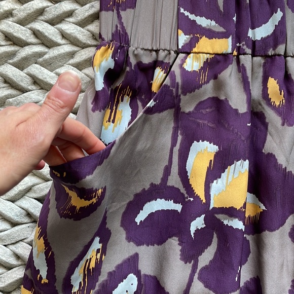 100% Silk Abstract Mini Skirt - Picture 5 of 6